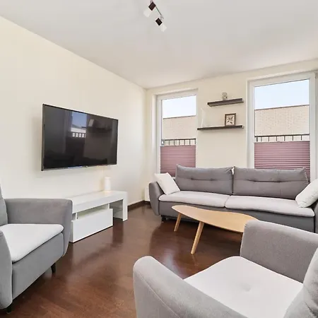 Architektow Avenue Arena Free Parking By Renters *