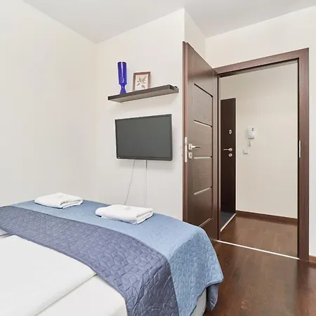 Architektow Avenue Arena Free Parking By Renters *